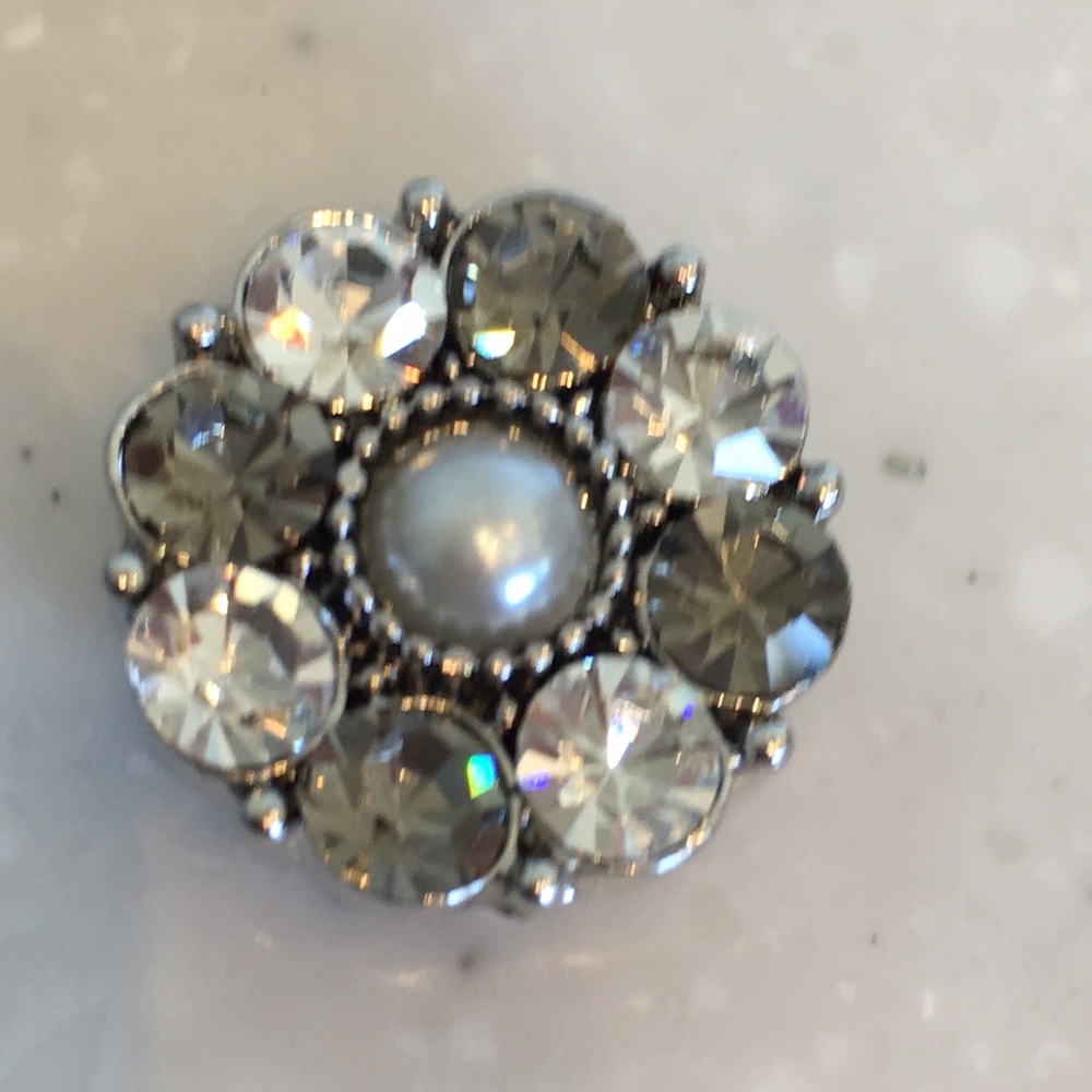 ⭐️ 3/$14 Ginger Snaps Pearl Faux Diamond Snap